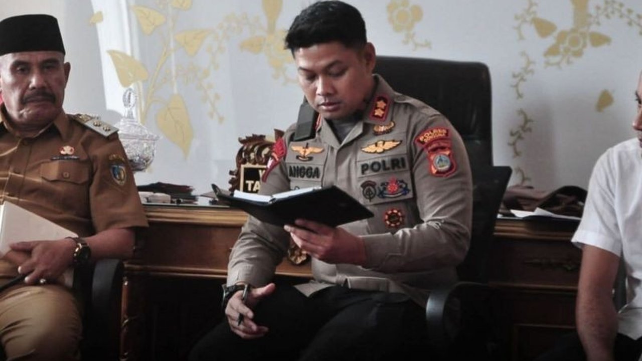 Polres Donggala menyatakan dukungan penuh terhadap upaya Pemda Donggala menertibkan kawasan pelabuhan, guna menciptakan lingkungan yang aman, tertib, dan nyaman bagi masyarakat serta optimalisasi aset daerah.