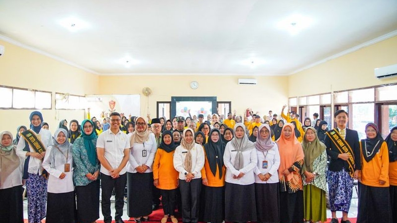 Pemerintah Kota Mojokerto, Jawa Timur, meningkatkan kualitas sumber daya manusia (SDM) melalui program Sekolah Lansia Tangguh (Selantang) dan Sekolah Orang Tua Hebat (SOTH) untuk menciptakan masyarakat yang unggul dan berdaya saing.