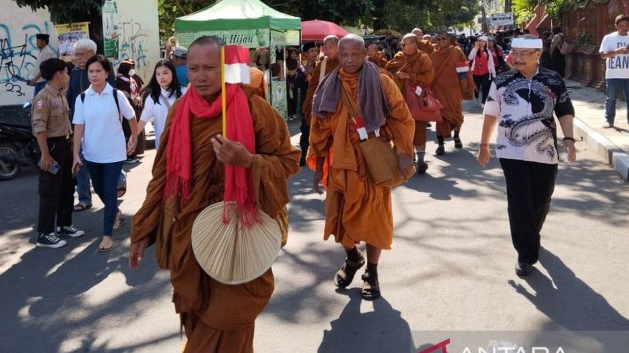 Pemerintah Kota Cirebon memberikan apresiasi tinggi terhadap perjalanan spiritual 36 biksu Thudong yang mempromosikan toleransi dan keberagaman di Cirebon sebelum melanjutkan perjalanan ke Candi Borobudur.