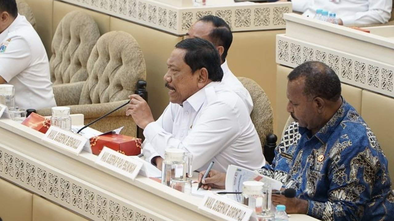 Wakil Gubernur Bengkulu menyampaikan masalah pendangkalan alur Pelabuhan Pulau Baai kepada Komisi II DPR RI, meminta intervensi pemerintah pusat untuk mengatasi hambatan ekonomi di Bengkulu.