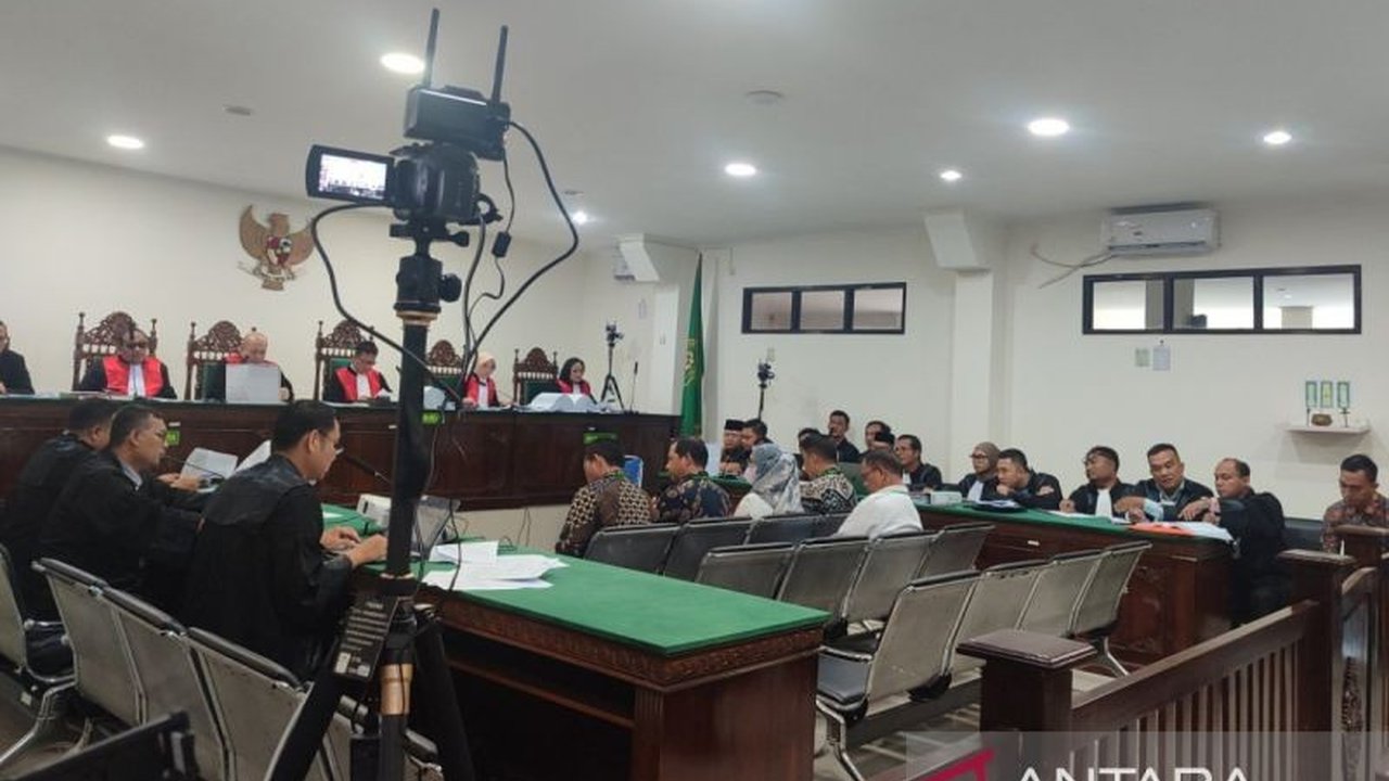 Pengadilan Negeri Tipikor Bengkulu memeriksa lima saksi terkait dugaan penerimaan gratifikasi mantan Gubernur Bengkulu, Rohidin Mersyah, yang diduga digunakan untuk Pilkada 2024.