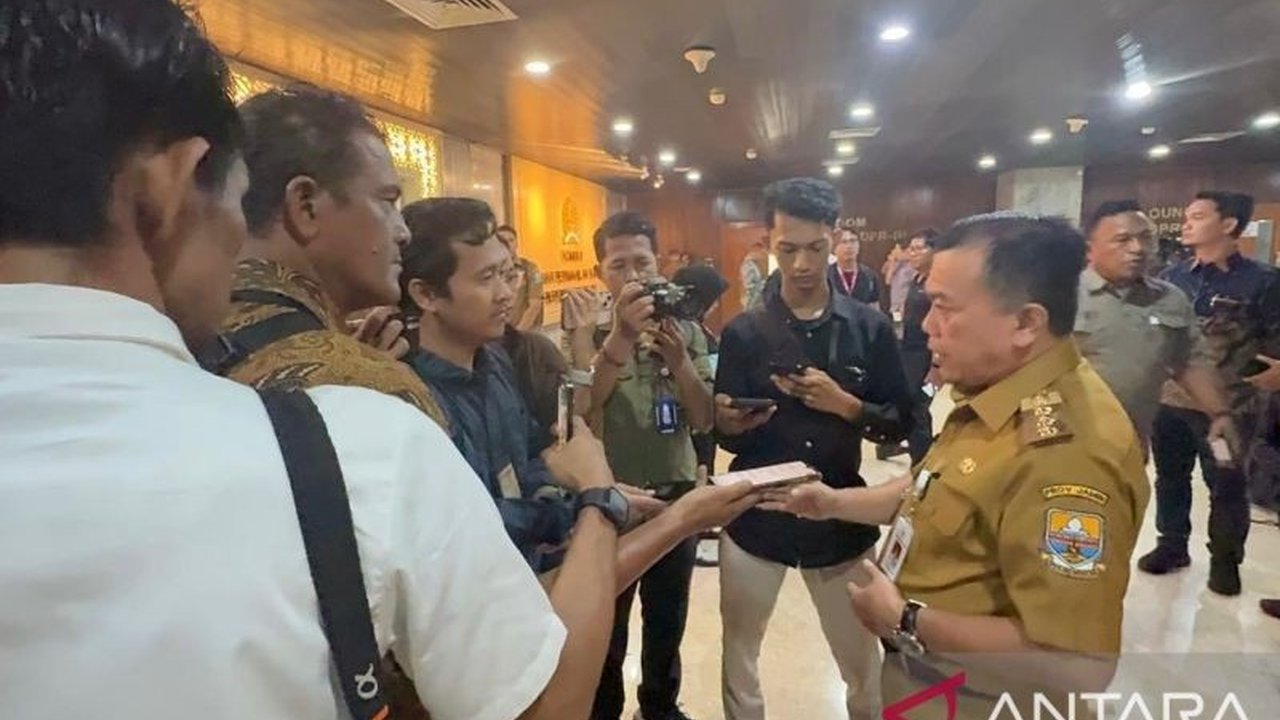 Gubernur Jambi, Al Haris, menyatakan komitmen penuh pemerintah provinsi dalam mendukung program nasional pembangunan tiga juta rumah layak huni, guna meningkatkan kesejahteraan masyarakat.