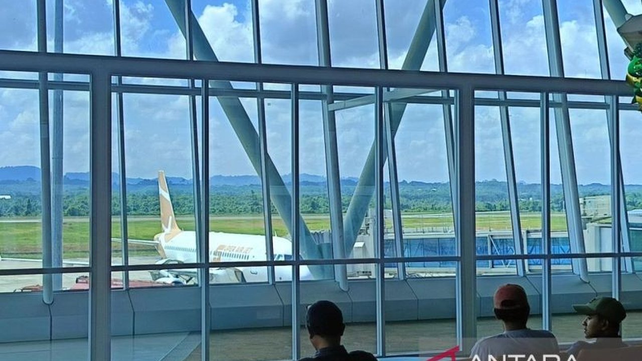 Bandara APT Pranoto Samarinda akan mulai melayani penerbangan malam hari mulai 10 Mei 2025, ditandai dengan penerbangan Super Air Jet dari Jakarta dan rencana perluasan rute ke Solo dan Banjarmasin.