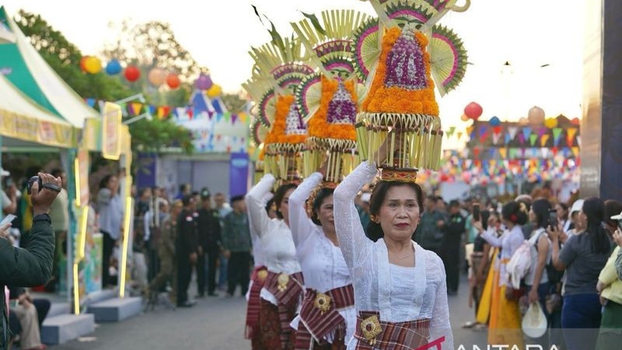 Festival Semarapura 2025 di Klungkung, Bali, menargetkan transaksi Rp10 miliar, peningkatan signifikan dari tahun sebelumnya, sekaligus mendorong perekonomian dan pariwisata lokal.