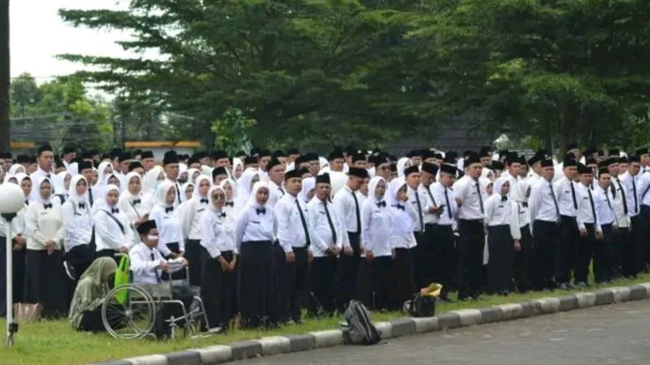 Sebanyak 1.417 calon Pegawai Pemerintah dengan Perjanjian Kerja (PPPK) di Lombok Timur, NTB, resmi menerima SK pengangkatan, menandai awal pengabdian mereka untuk masyarakat.