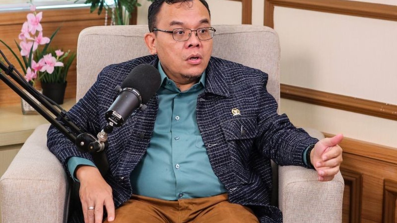 Komisi VII DPR mendesak pemerintah segera mengambil langkah antisipatif terkait penutupan PT Sritex dan potensi PHK massal terhadap 8000 lebih karyawannya, terutama menjelang Ramadhan dan Lebaran.