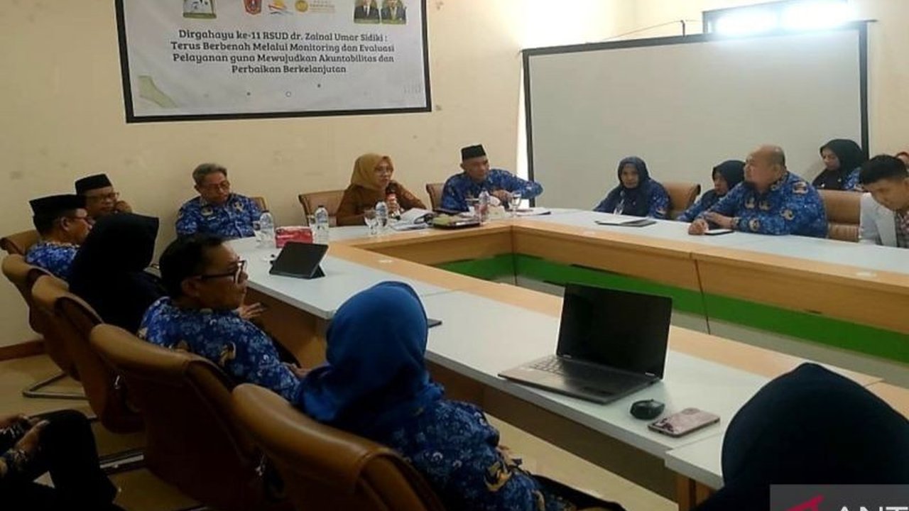 Penjabat Bupati Gorontalo Utara, Sila Botutihe, melakukan monitor dan evaluasi pelayanan kesehatan di RSUD dr. Zainal Umar Sidiki untuk memastikan pelayanan terbaik bagi masyarakat.