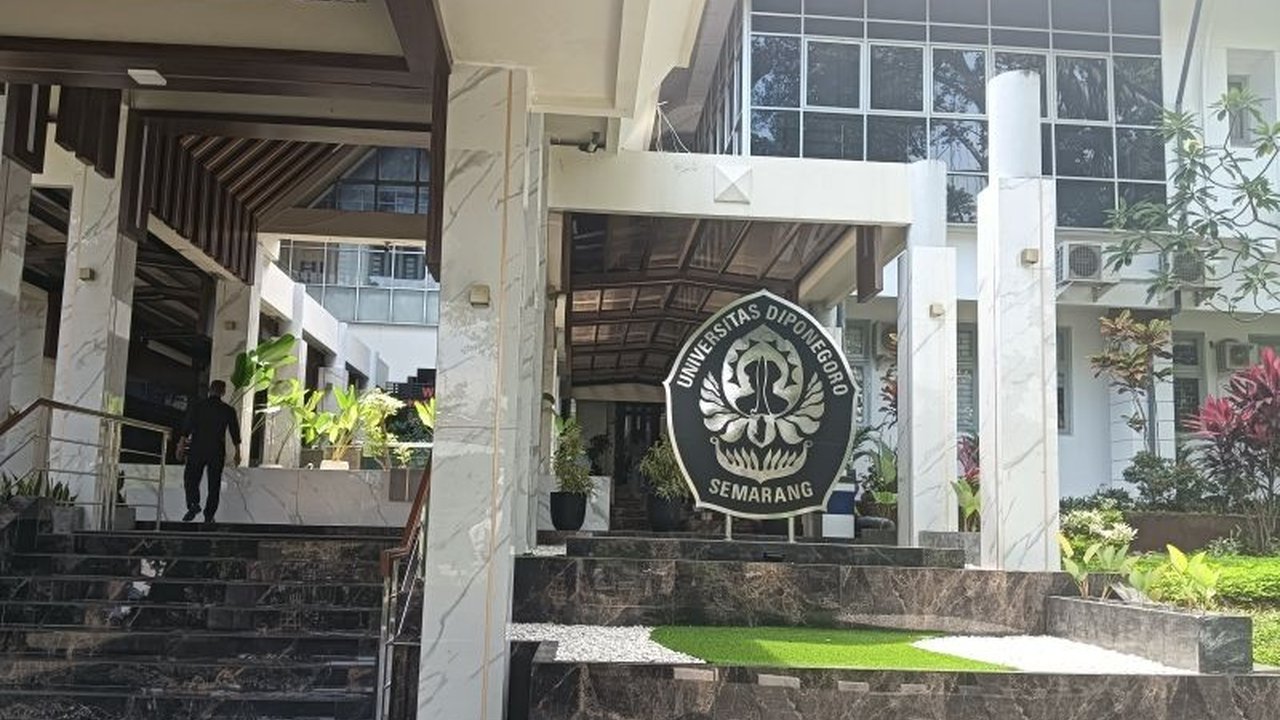 Universitas Diponegoro Semarang menemukan satu peserta UTBK SNBT 2025 yang diduga akan melakukan kecurangan dengan membawa kamera dan ponsel tersembunyi.