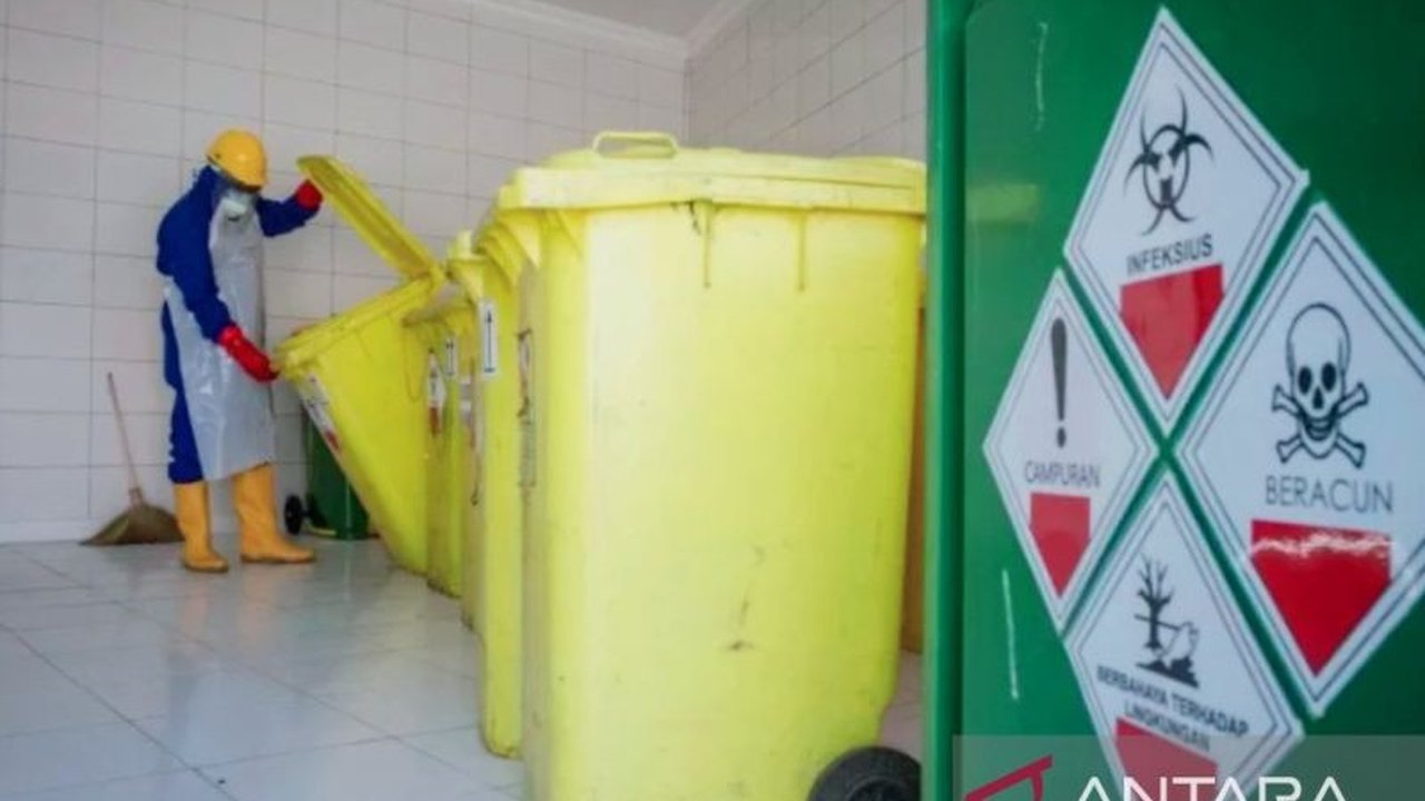 Pemerintah Kabupaten Karawang berencana membangun kawasan khusus pengolahan limbah B3 seluas 69,25 hektare di Desa Karanganyar untuk mengatasi pembuangan limbah ilegal dan meningkatkan pengawasan.