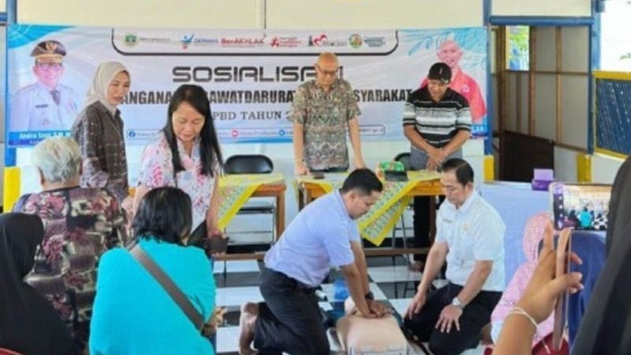 Dinas Kesehatan Kota Tangerang melatih warga dalam penanganan kegawatdaruratan untuk mengurangi angka kematian dan kecacatan akibat keterlambatan pertolongan medis.