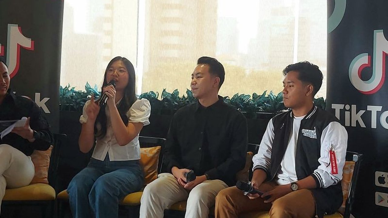 Andrea Novita, kreator konten teknologi pangan, berhasil menciptakan plastik bungkus kopi yang dapat diseduh menggunakan gelatin sapi, menawarkan solusi ramah lingkungan untuk kemasan kopi.