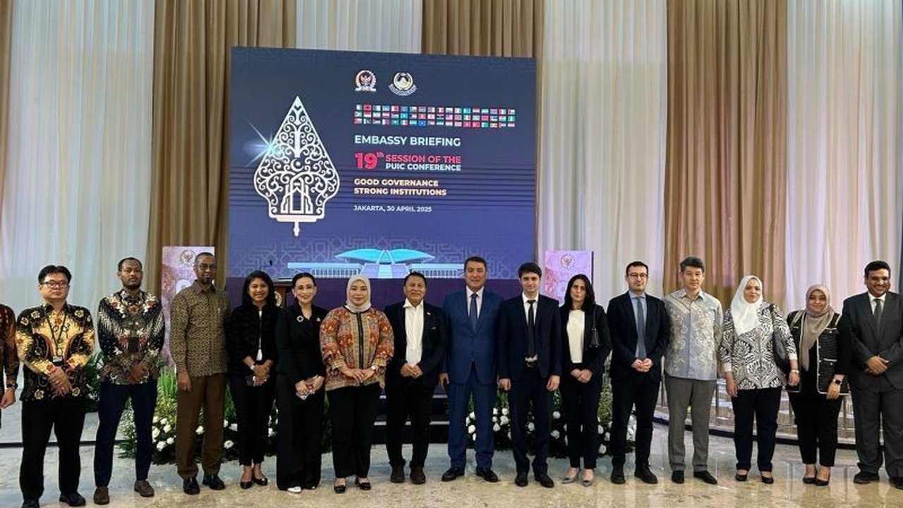Konferensi Ke-19 Uni Parlemen Negara Anggota OKI (PUIC) di Jakarta memperingati 25 tahun PUIC dan membahas isu-isu global seperti Palestina dan kerja sama negara-negara Selatan.