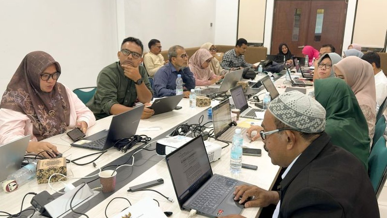 LSP UIN Ar-Raniry Banda Aceh melakukan visitasi dan sinkronisasi skema sertifikasi untuk memperkuat kompetensi lulusan dan mengajukan lisensi resmi ke BNSP, menghasilkan lulusan yang kompeten dan tersertifikasi nasional.