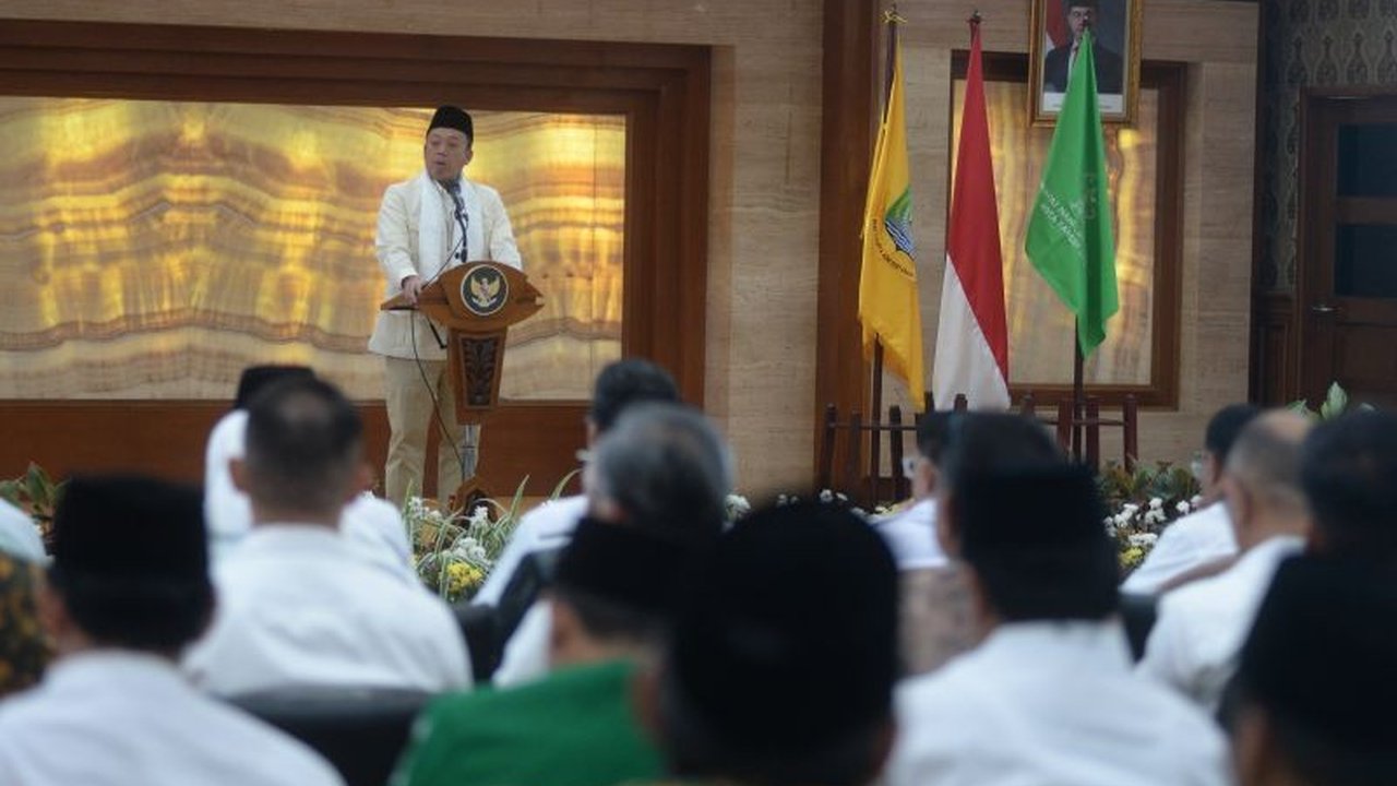 Menteri ATR/BPN Nusron Wahid memberi tenggat dua pekan kepada Wali Kota Tangerang untuk mengumpulkan pengembang yang belum menyerahkan fasilitas umum dan sosial (fasum-fasos), demi percepatan pembangunan infrastruktur publik.