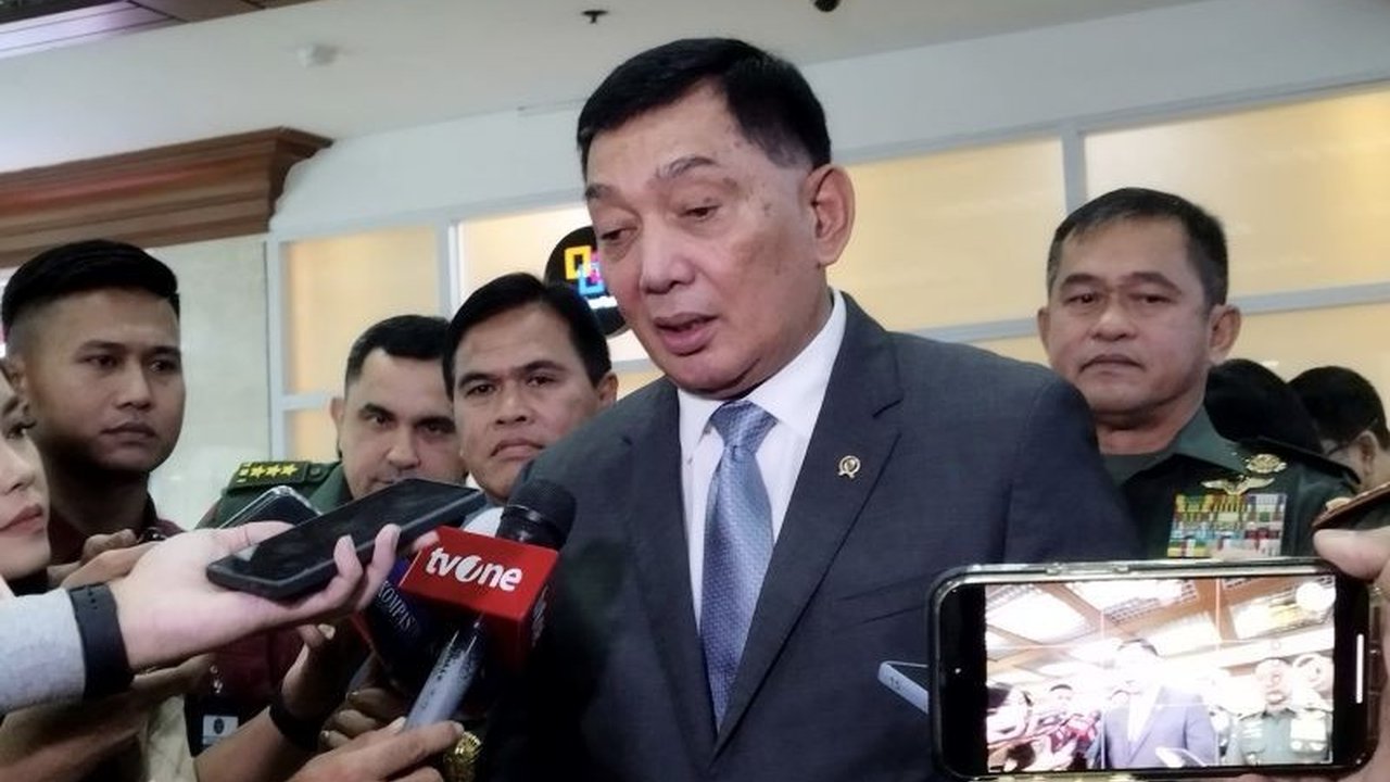 Kementerian Pertahanan (Kemenhan) berupaya memenuhi kebutuhan rumah dinas prajurit TNI yang masih kurang sekitar 55 persen dari jumlah ideal 500.000 unit, dengan tantangan berupa keterbatasan lahan dan sertifikasi aset.