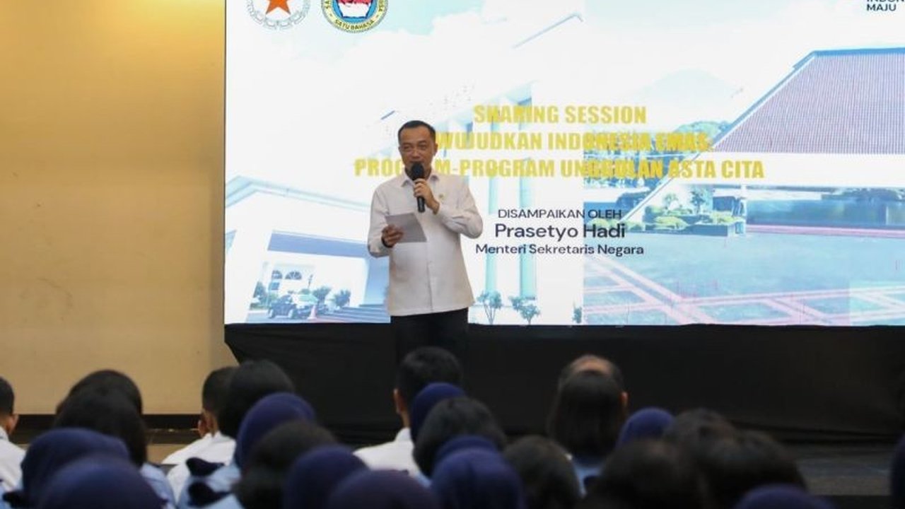 Mensesneg Prasetyo Hadi berpesan agar siswa SMA Taruna Nusantara menjadi pilar masa depan bangsa, menekankan pentingnya pengembangan diri dan kecintaan terhadap negara.