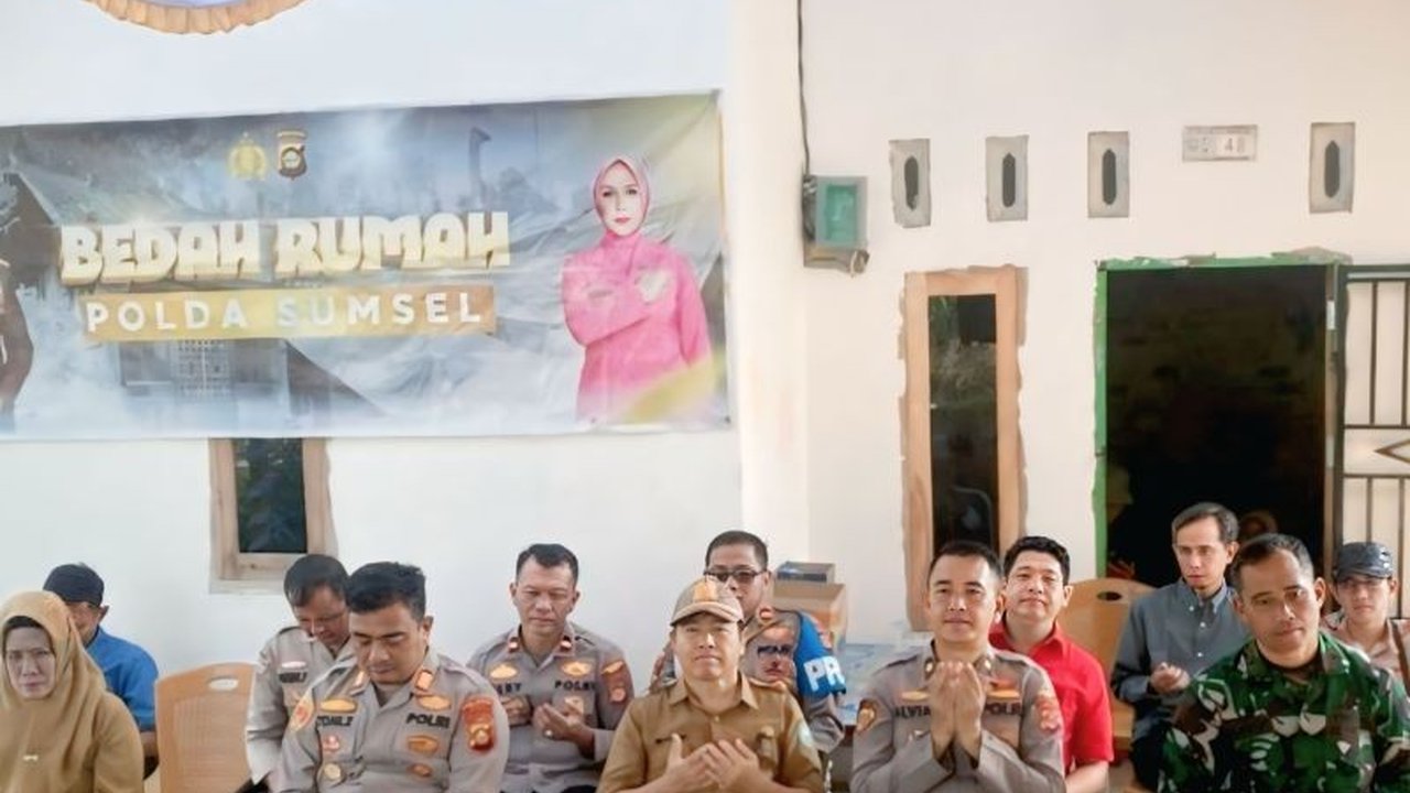 Polres OKU, Sumatera Selatan, berhasil membedah rumah tidak layak huni milik Sri Darma Astuti di Kelurahan Batu Kuning melalui Program Polri Peduli Masyarakat, sebagai wujud kepedulian terhadap masyarakat kurang mampu.