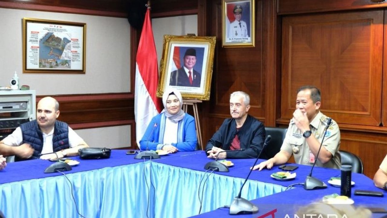 Wali Kota Şahinbey, Turki, berkunjung ke Jakarta untuk mempelajari pengelolaan sampah inklusif yang melibatkan pekerja informal, berbagi praktik baik, dan mencari solusi atas tantangan sampah plastik.