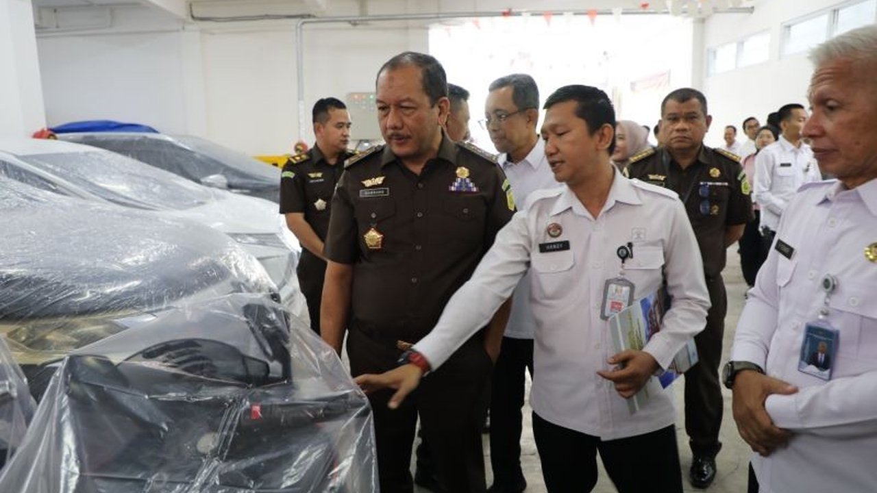 Kejaksaan Agung menargetkan penyelesaian pengalihan pengelolaan 64 rumah penyimpanan benda sitaan negara (rupbasan) dari Kementerian Imigrasi dan Kemenkumham sebelum November 2025 untuk memperkuat sistem peradilan pidana dan optimalisasi pemulihan aset.