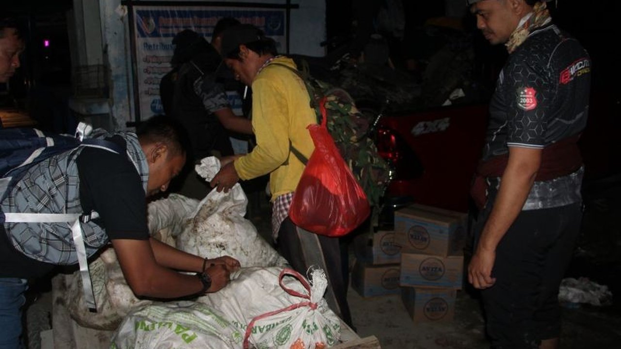 Polres Sigi berhasil menangkap seorang pelaku tambang emas ilegal di Lindu dan menyita 13 karung material tambang serta mengamankan lokasi agar tak beroperasi lagi.