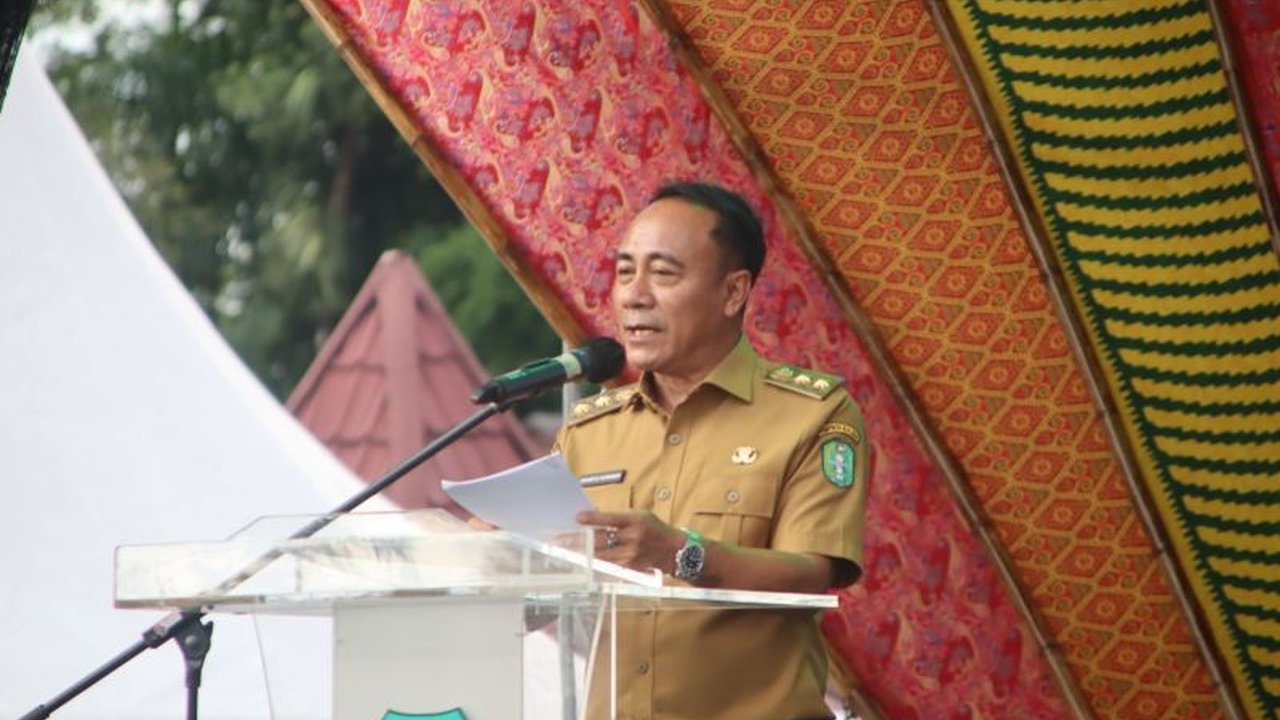 Wakil Gubernur Kalbar, Krisantus Kurniawan, menyatakan dukungannya pada proses hukum yang dijalankan terhadap Kadis Kominfo Kalbar, Samuel, tersangka kasus korupsi proyek jaringan serat optik senilai Rp5,7 miliar.