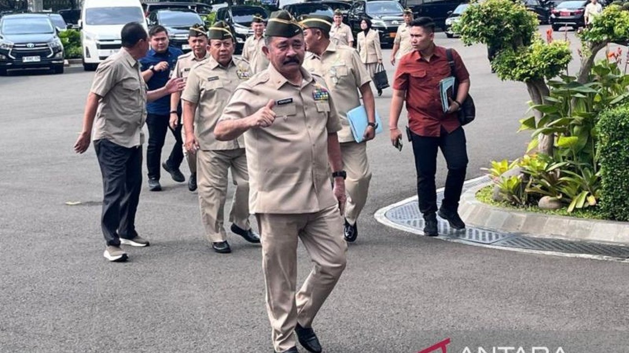 Presiden Prabowo Subianto menerima kunjungan pengurus Persatuan Purnawirawan TNI AD di Istana Kepresidenan untuk halalbihalal, bukan membahas usulan perombakan kabinet.