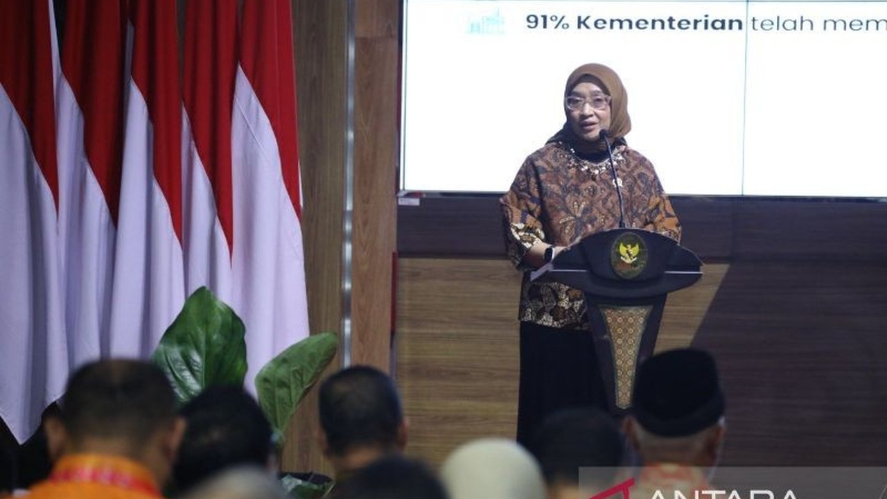 Menteri PANRB Rini Widyantini akan menyelidiki pemerintah daerah yang mengangkat PPPK di luar jadwal yang telah ditetapkan, berpotensi melanggar aturan dan berujung sanksi.