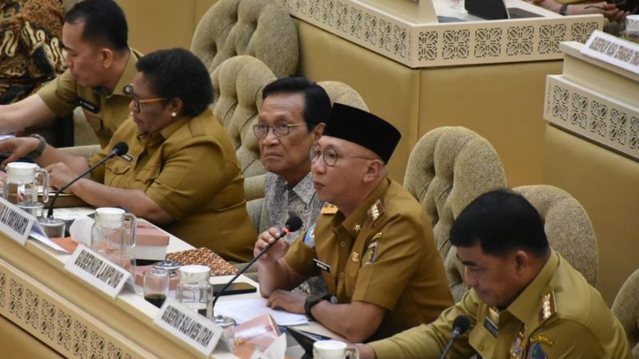Gubernur Lampung, Rahmat Mirzani Djausal, tetap berkomitmen melanjutkan percepatan pembangunan daerah meskipun menghadapi tantangan fiskal yang signifikan, termasuk rendahnya pendapatan asli daerah (PAD).