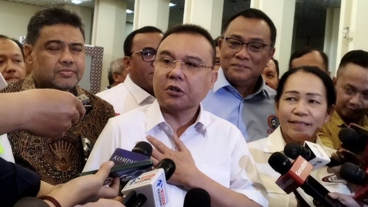 Wakil Ketua DPR RI, Sufmi Dasco Ahmad, mengumumkan rencana pembahasan RUU Perlindungan Pekerja Rumah Tangga (PPRT) sebagai kado May Day, menjawab aspirasi serikat buruh yang juga menuntut pengesahan RUU tersebut.