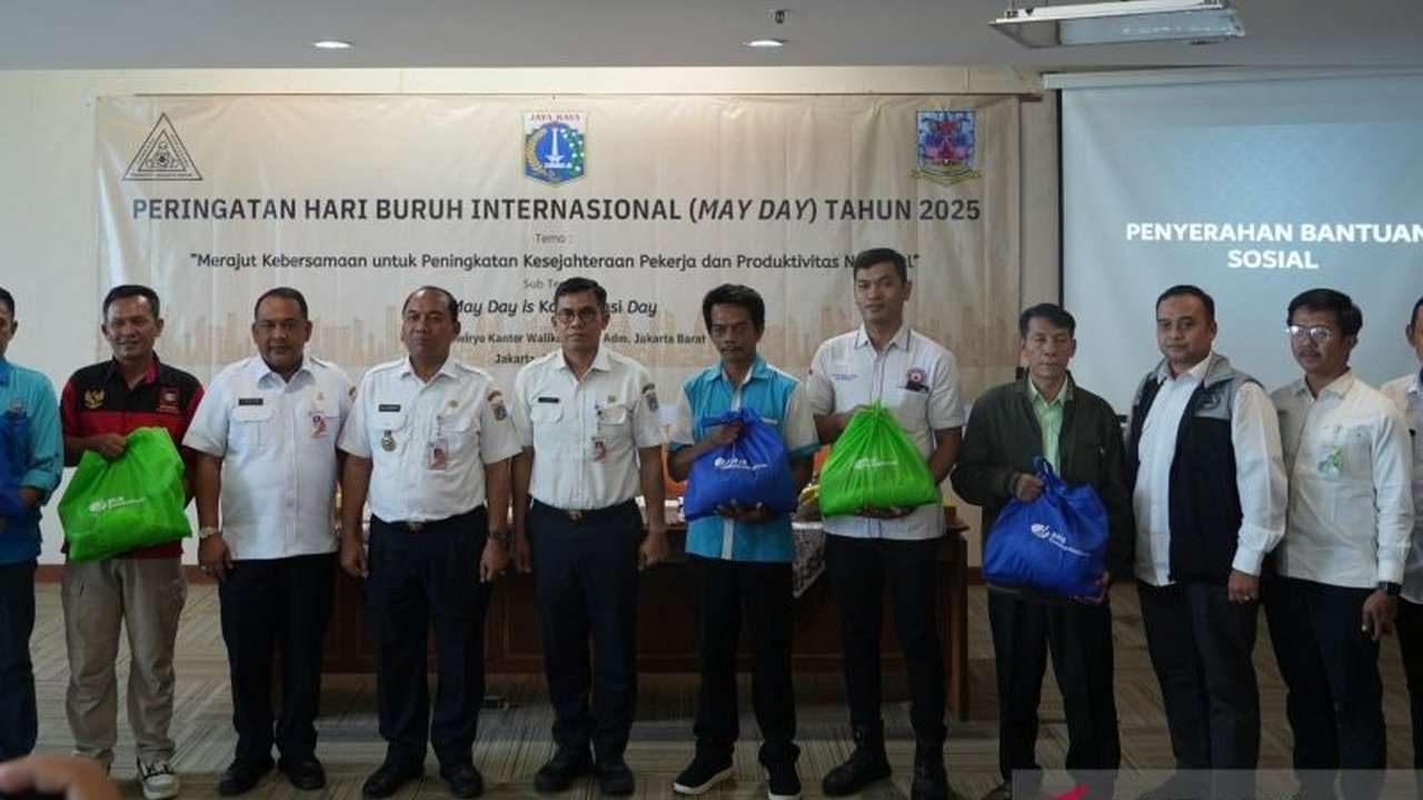 Jelang May Day, BPJS Ketenagakerjaan dan Pemkot Jakbar salurkan 580 paket sembako untuk buruh, serta fokus penuhi hak buruh yang terkena PHK.