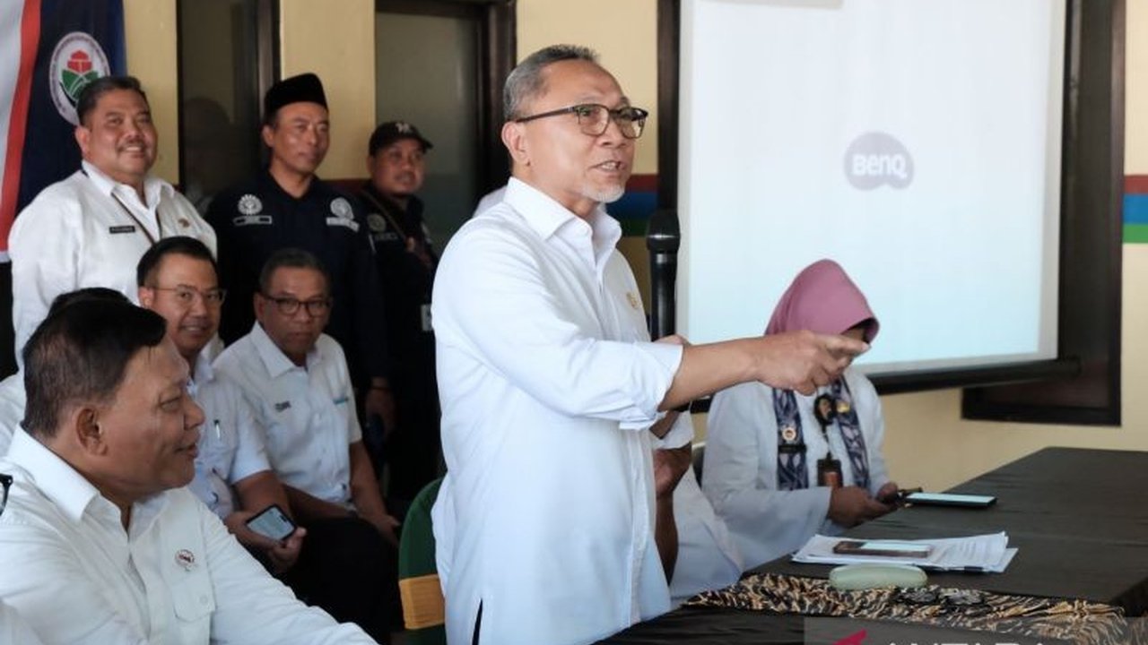 Menko Pangan Zulkifli Hasan optimis Koperasi Desa Merah Putih akan menjadi solusi pengembangan ekonomi desa, menjembatani akses bantuan pemerintah dan permodalan bagi warga.