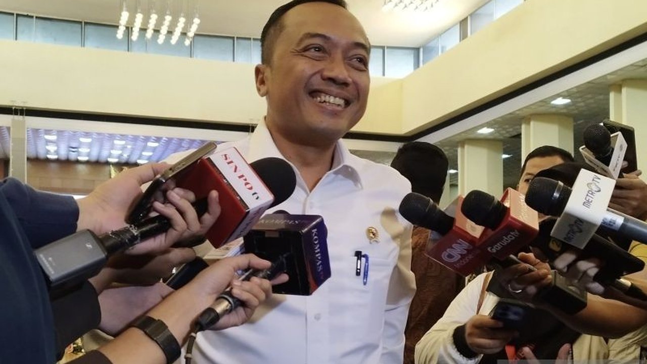 Mensesneg Prasetyo Hadi mengungkapkan Presiden Prabowo Subianto mungkin tidak menyetujui pengunduran diri Hasan Nasbi dari Kepala Kantor Komunikasi Kepresidenan, dan saat ini sedang mempelajari situasi tersebut.