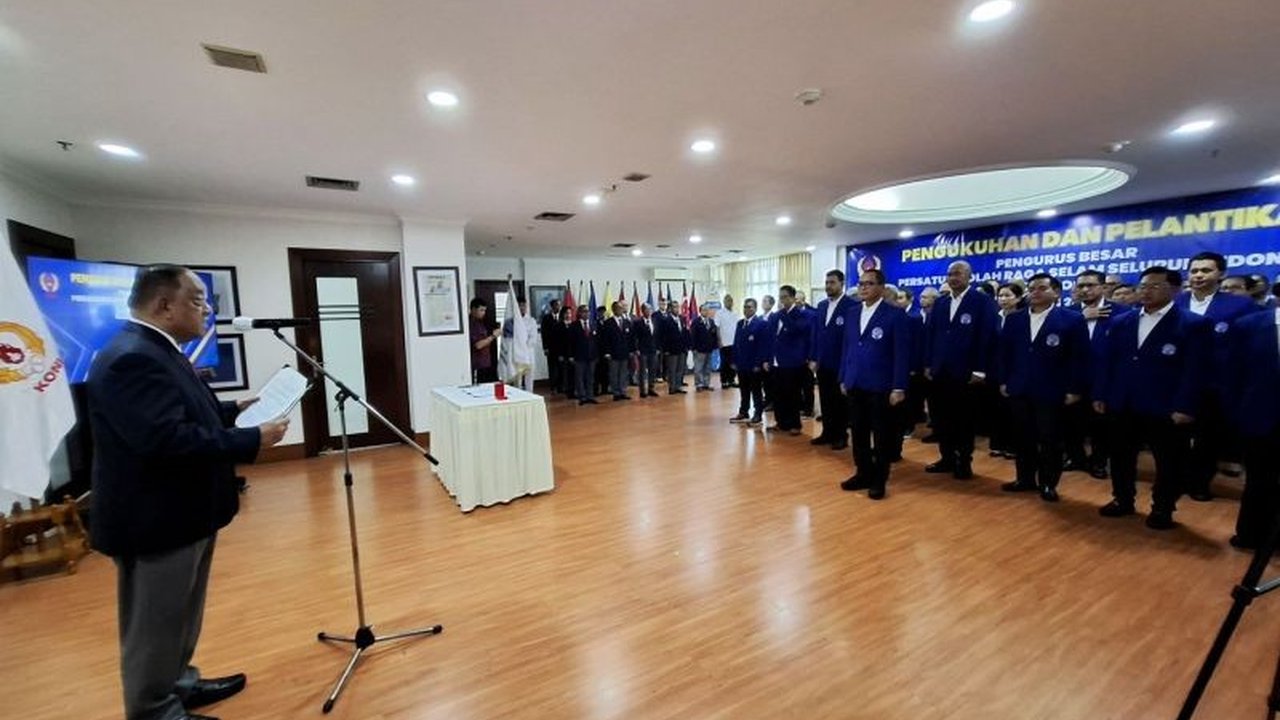 Ketua Umum KONI melantik Komjen Pol Makhruzi Rahman sebagai Ketua PB POSSI periode 2025-2029 dan mendorong pengembangan serta pemasyarakatan olahraga selam di Indonesia.