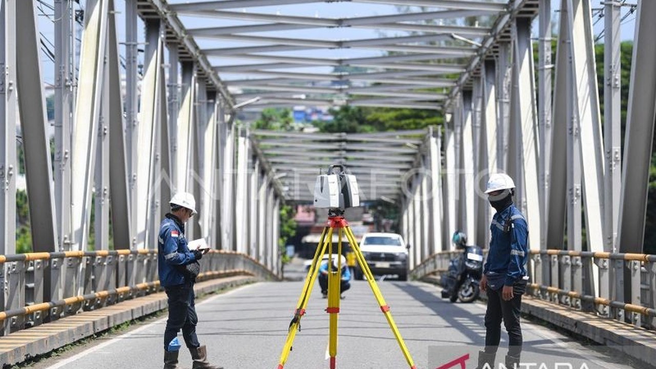Balai Besar Pelaksanaan Jalan Nasional (BBPJN) Kaltim melakukan serangkaian uji kelayakan pada Jembatan Mahakam I Samarinda pasca-insiden tabrakan tongkang, guna memastikan keamanan dan kekuatan jembatan tersebut.