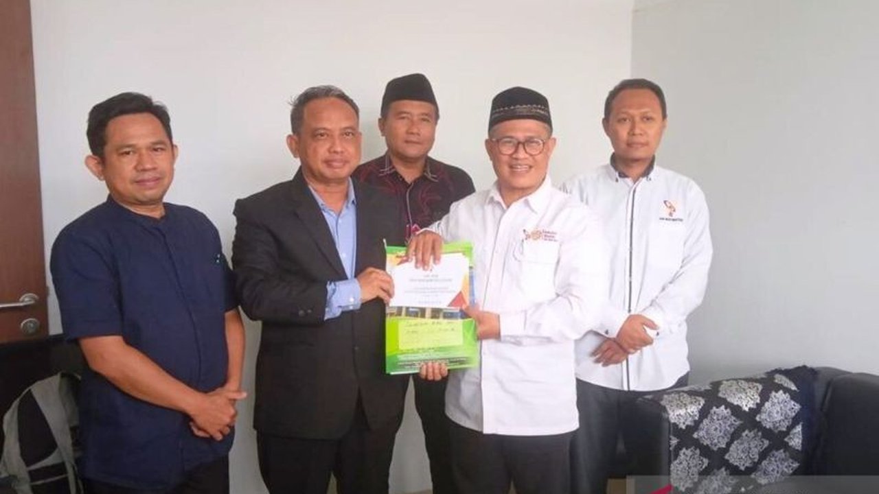 Sejarawan Mufti Ali resmi mendaftar sebagai calon rektor UIN Sultan Maulana Hasanuddin Banten periode 2025-2029, membawa gagasan yang diinspirasi oleh Maulana Hasanuddin.