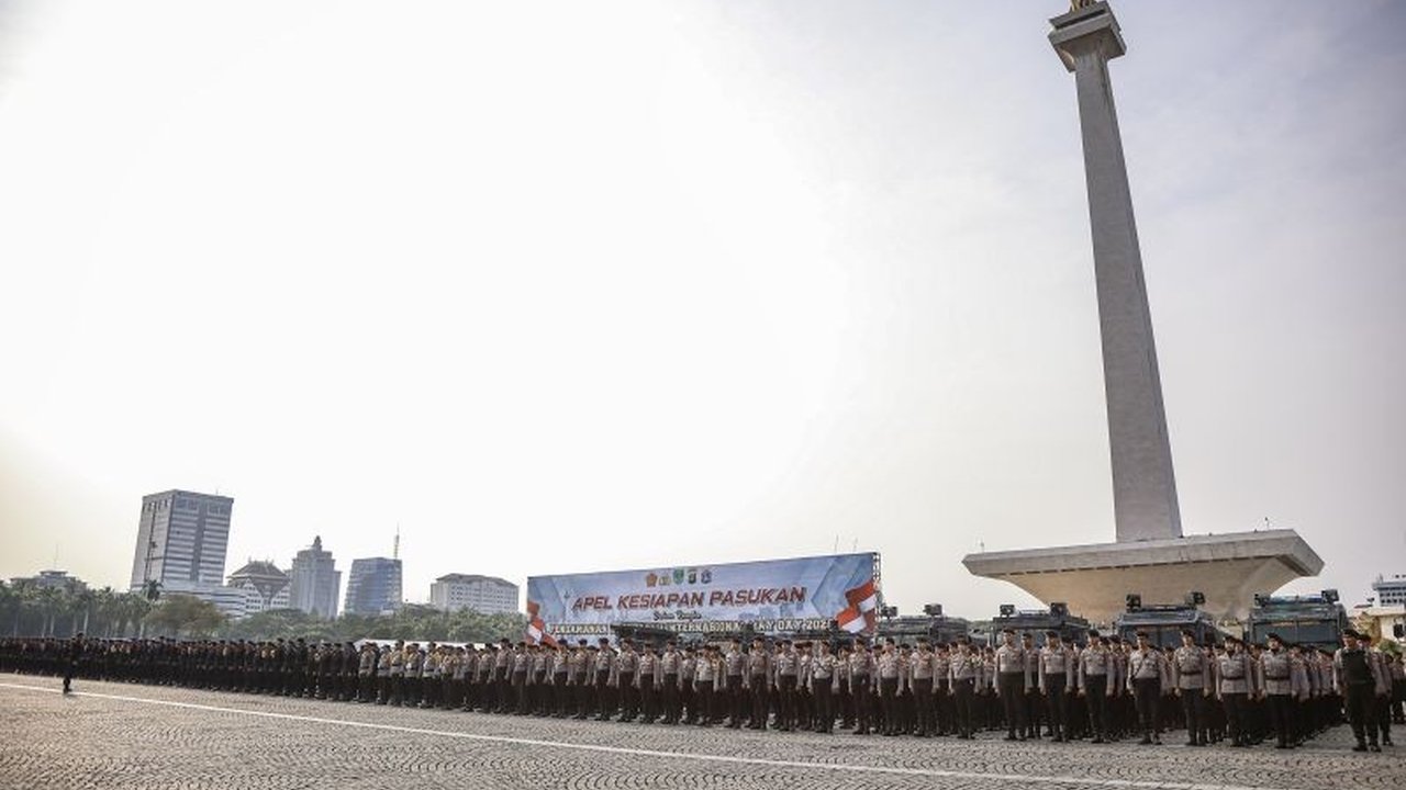 Presiden Prabowo Subianto dijadwalkan hadir dalam acara peringatan Hari Buruh Internasional di Monas, Jakarta, pada 1 Mei 2024, sebagai bentuk apresiasi pemerintah terhadap kontribusi para pekerja Indonesia.