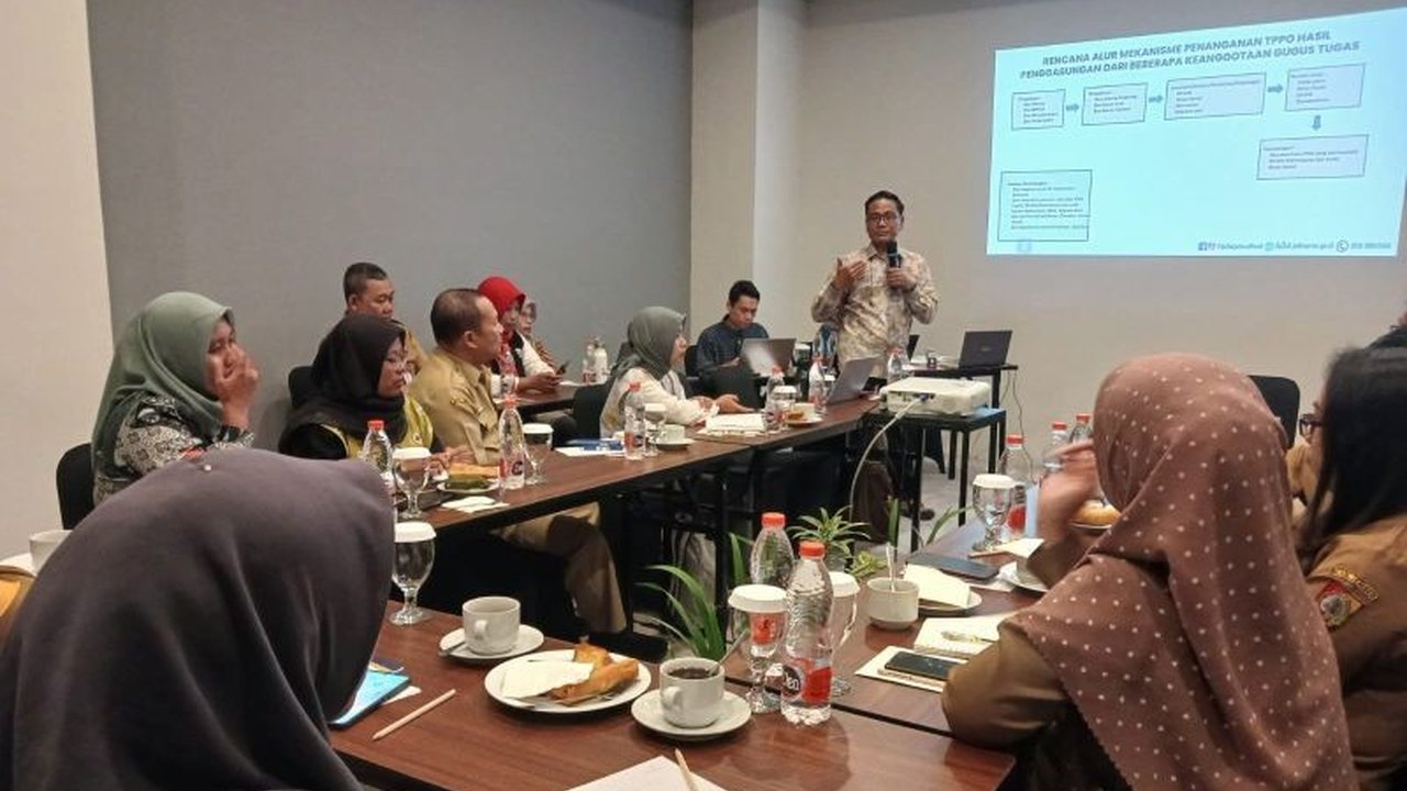 Migrant Care Jember menginisiasi layanan rujukan bagi PMI korban TPPO, menanggapi peningkatan kasus perdagangan orang yang melibatkan anak muda.