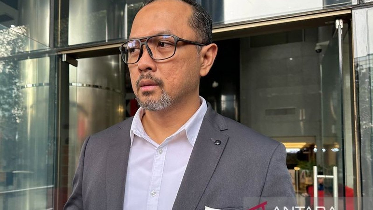 KPK memanggil pejabat BPN Kota Semarang, Direktur Utama PT BPR Panasayu Arthalayan Sejahtera, dan istri Kabag Kredit Bank Jepara Artha sebagai saksi dalam penyidikan kasus kredit fiktif di Bank Jepara Artha.