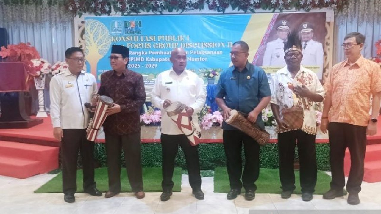 Pemerintah Kabupaten Biak Numfor menggelar konsultasi publik untuk Kajian Lingkungan Hidup Strategis (KLHS) guna memastikan pembangunan berkelanjutan dan integrasi dalam RPJMD lima tahun ke depan.