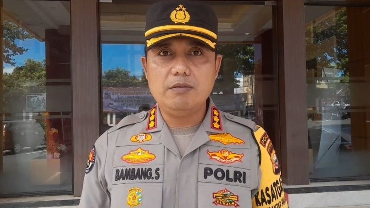 Mantan Wakapolres Pulau Taliabu, Kompol SJ, menghadapi sidang etik terkait dugaan perselingkuhan dan kekerasan dalam rumah tangga, setelah putrinya membongkar kasus tersebut di media sosial.