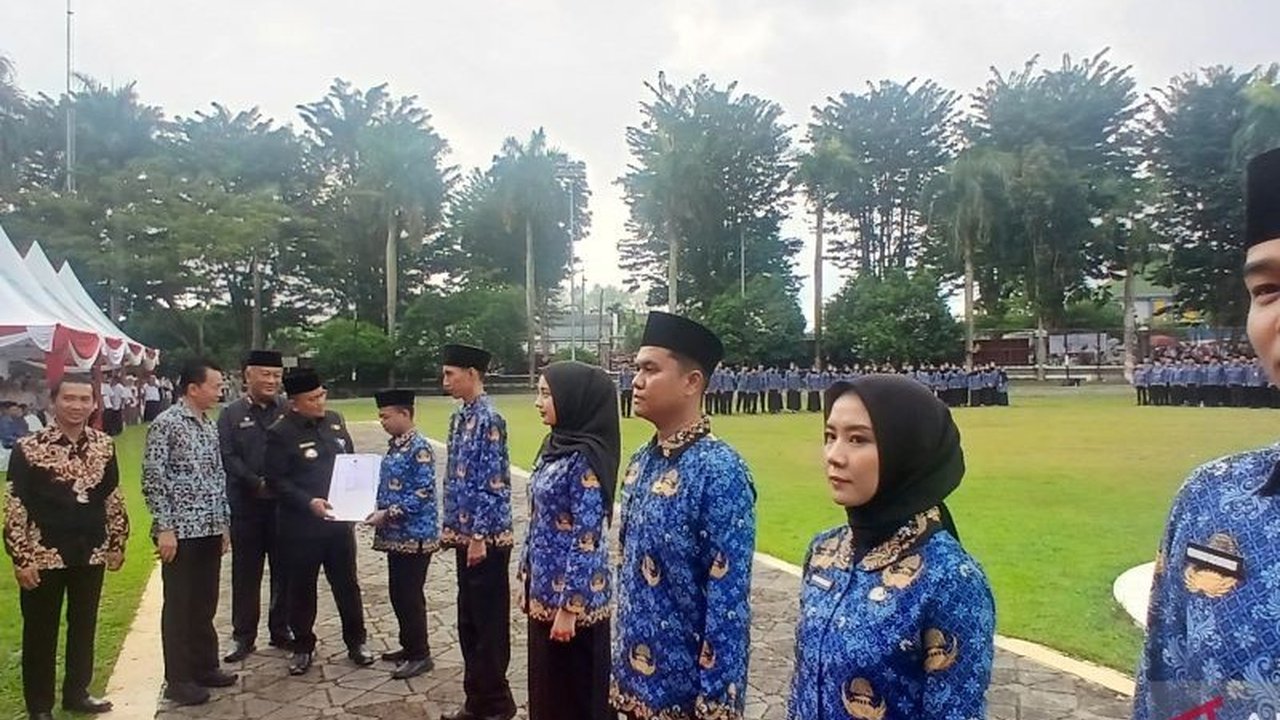 Pemerintah Kota Jambi menyerahkan SK kepada 1.953 ASN baru, terdiri dari 1.909 PPPK dan 44 PNS, hasil seleksi 2024; seleksi tahap kedua untuk 1.468 formasi PPPK masih berlangsung.