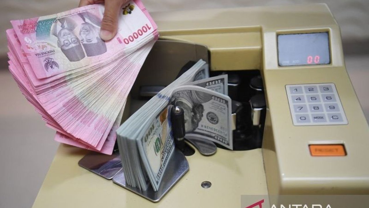Nilai tukar rupiah diperkirakan menguat terbatas di kisaran Rp16.650-Rp16.800 per dolar AS seiring harapan atas perundingan tarif AS dan antisipasi data ekonomi penting AS pekan ini.