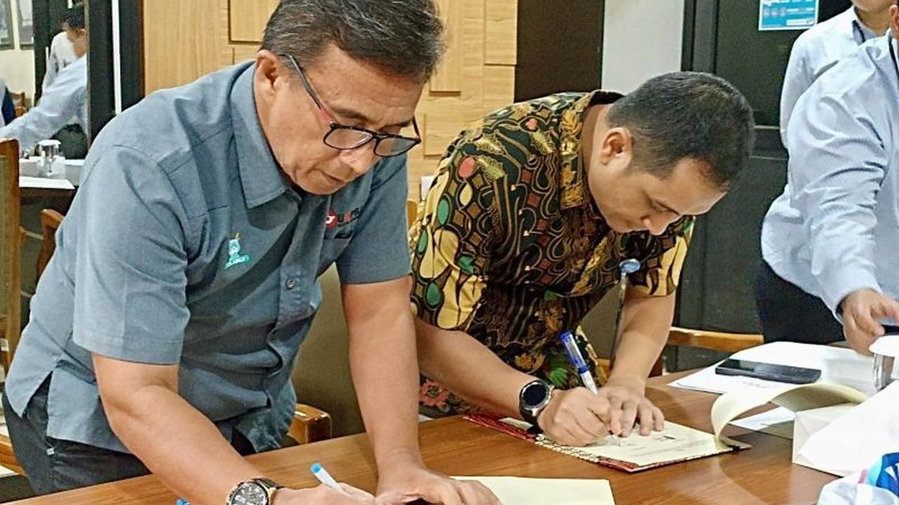 Pemkot Bogor berkolaborasi dengan Bank BJB untuk menata pedagang kaki lima di Jalan Surya Kencana, Bogor, dengan dana CSR sebesar Rp281 juta.