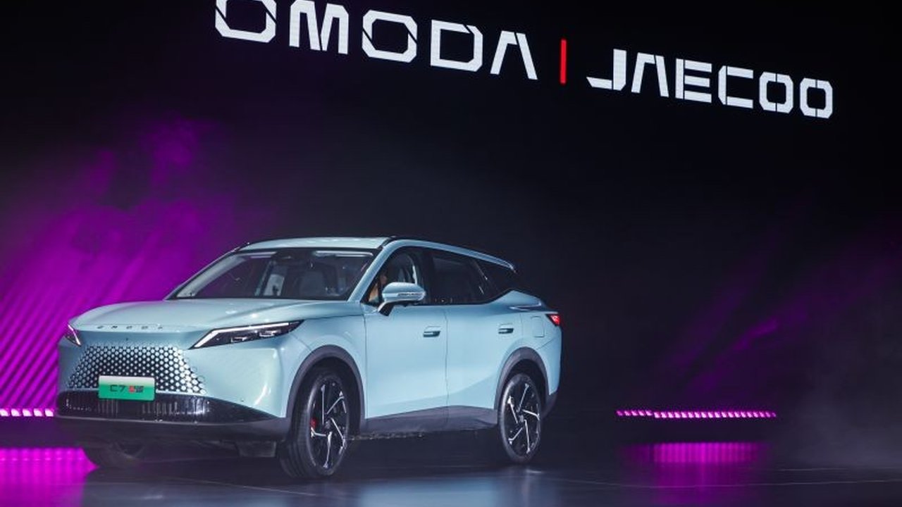 Omoda, bagian dari Chery Group, meluncurkan Omoda C3 dan C7 di China, dua crossover futuristik dengan desain agresif dan teknologi canggih yang siap merevolusi pasar global.