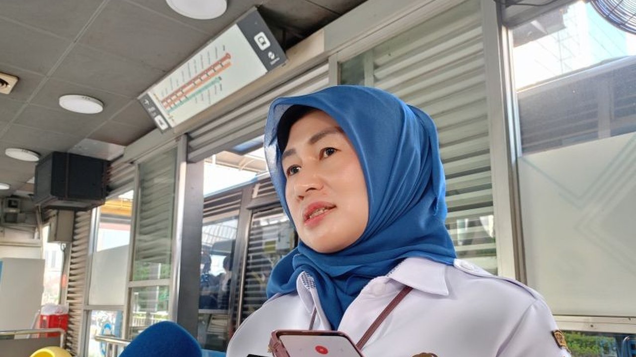 Pemkot Jaktim akan memberikan teguran kepada ASN yang tidak menggunakan angkutan umum setiap Rabu sesuai dengan Instruksi Gubernur DKI Jakarta Nomor 6 Tahun 2025.