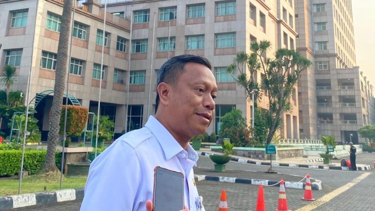 Pemkot Jaksel mengajak warga yang ijazahnya ditahan akibat tunggakan biaya pendidikan untuk melapor ke Baznas Bazis guna mendapatkan bantuan tebus ijazah.