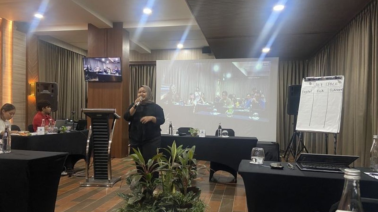 IESR, bersama Pemprov Bali, menjajaki desa-desa potensial di Bali untuk transisi energi terbarukan, terinspirasi kesuksesan Desa Keliki, dengan fokus pada fasilitas publik seperti TPS3R dan pompa air.