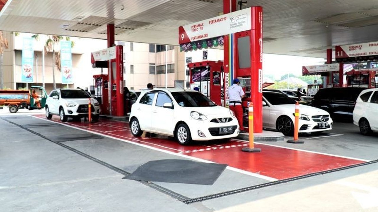 Polda Banten telah menetapkan manajer dan pengawas SPBU di Serang sebagai tersangka pengoplosan BBM Pertamax, dan Pertamina memberikan sanksi tegas berupa penghentian operasional SPBU.