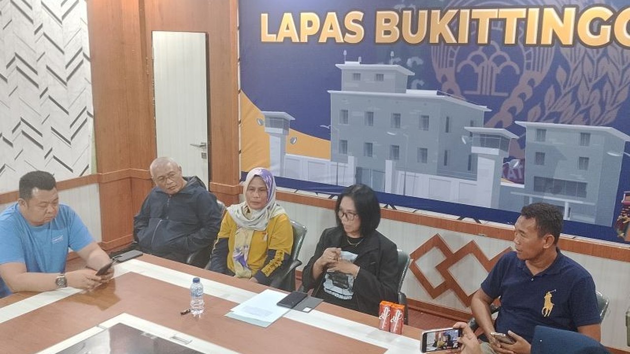 Ditjen Imigrasi dan Pemasyarakatan Sumatera Barat membentuk tim investigasi bersama Polresta Bukittinggi terkait kasus miras oplosan di Lapas Bukittinggi yang mengakibatkan satu korban meninggal dan puluhan lainnya keracunan.