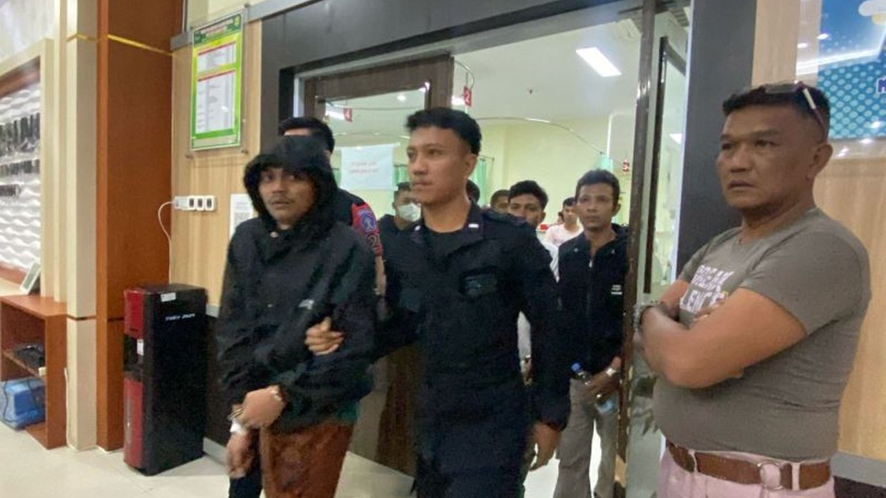 Tragedi keracunan massal menimpa puluhan warga binaan Lapas Bukittinggi akibat miras oplosan, mengakibatkan satu korban meninggal dan lainnya kritis.